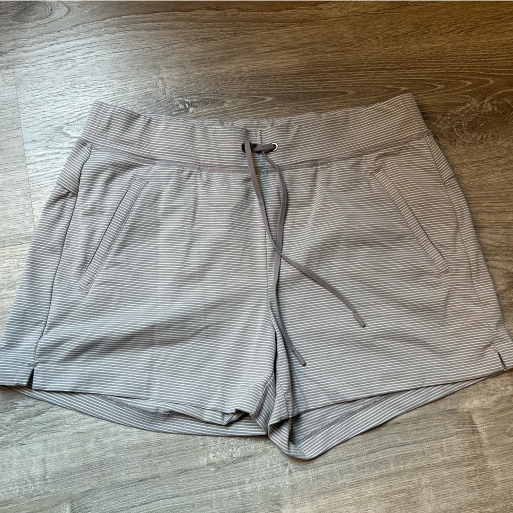 Athleta shorts size medium